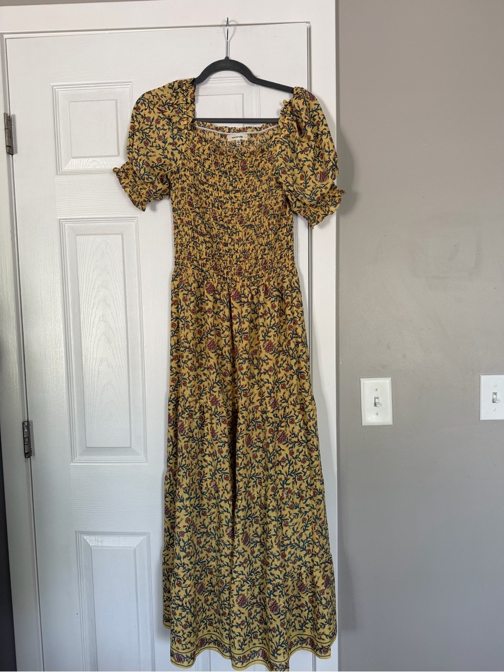 Max Studio Yellow Floral Puff Sleeve Stretchy Bust Maxi Dress Belle